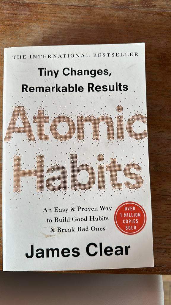 James Clear - Atomic Habits ENGLiSH, Ophalen of Verzenden, Gelezen, James Clear