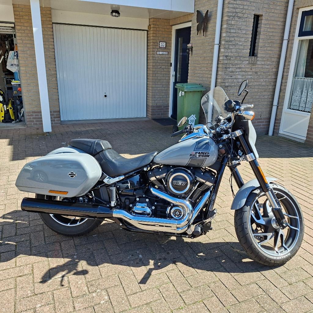 Harley Davidson Sport Glide, biljart grey. 24150 euro