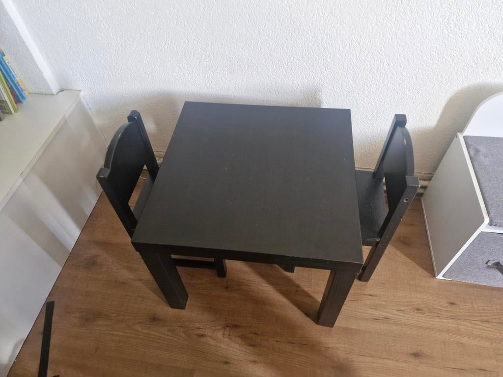 Kindertafel met twee stoeltjes, Kinderen en Baby's, Babykleding | Petten en Hoeden, Ophalen, Gebruikt, Jongetje of Meisje