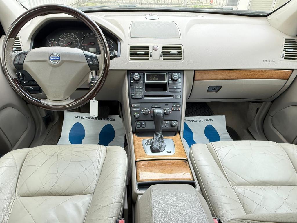 Volvo XC90 4.4 V8 Momentum 7P. - YOUNGTIMER - INCL BTW - AUT, Gebruikt, 138 €/maand, Leder, Bedrijf