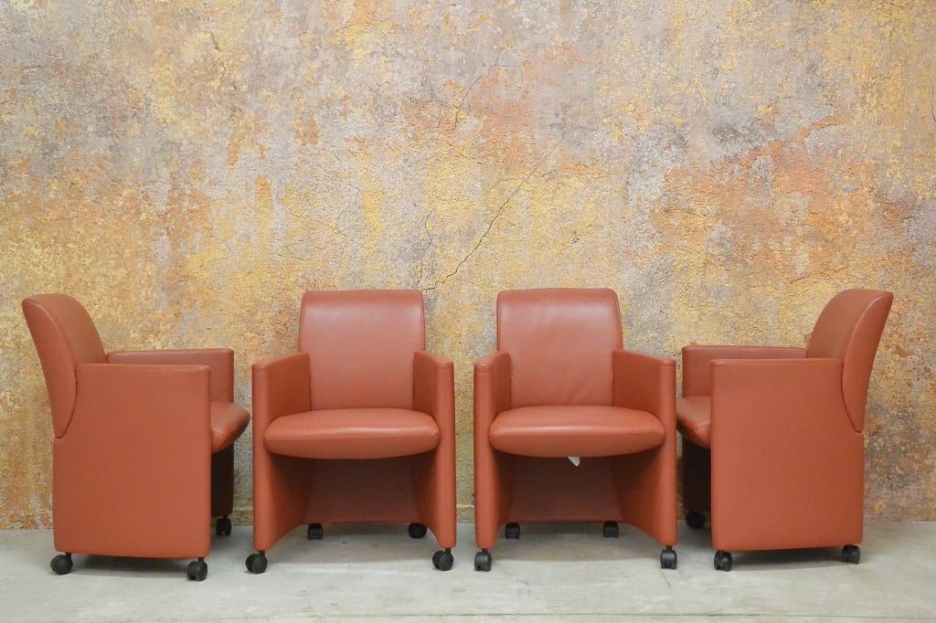 ZGANieuw! 4 rode leren Leolux Quantissimo verrijdb stoelen, Leolux, Leolux, Ophalen of Verzenden, Zo goed als nieuw