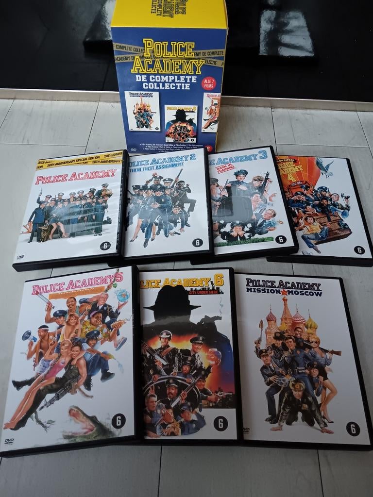 Police academy complete serie dvd nieuwstaat, Ophalen of Verzenden, Zo goed als nieuw, Met 2 controllers