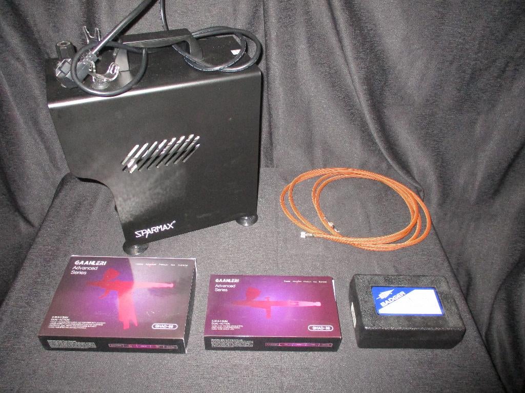 H-110,SPARMAX AIRBRUSH COMPRESSOR+3 SETS AIRBRUSH PISTOLEN, Ophalen of Verzenden, Gebruikt, 1:35 tot 1:50