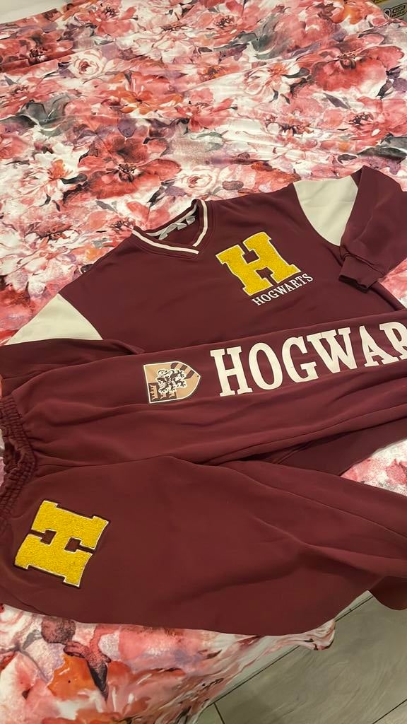 Hogwarts joggingbroek joggingpak jogging set, Maat S, Ophalen of Verzenden, Zo goed als nieuw, Shirt