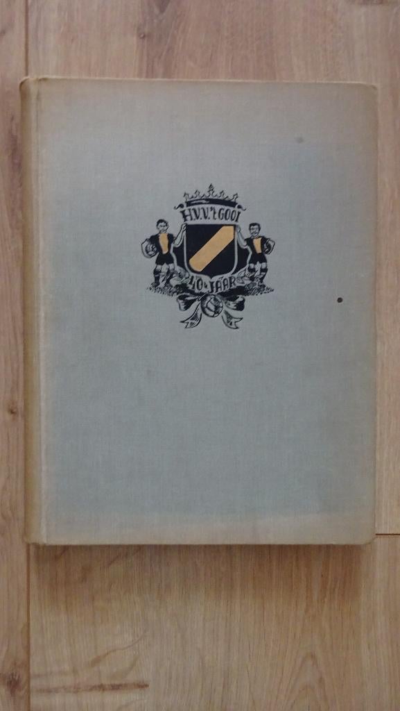 Veertig jaren voetbal vereeniging HHV 't Gooi 1945, Boeken, Geschiedenis | Stad en Regio, Ophalen of Verzenden, Gelezen
