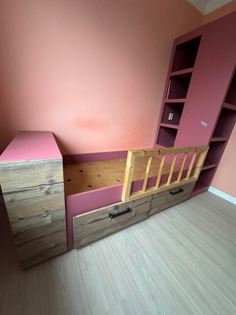 Handgemaakt peuterbed met kast, Ophalen, Gebruikt, 70 tot 85 cm, Lattenbodem