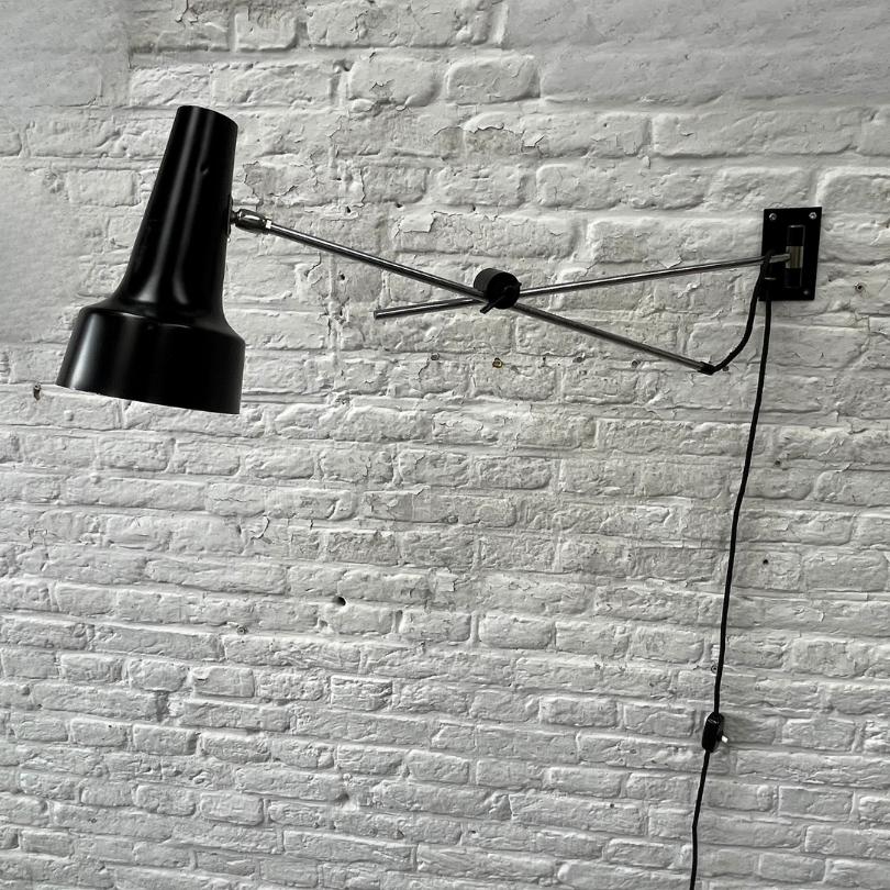 midcentury wandlamp / hengellamp zwart staal - industrieel, Huis en Inrichting, Lampen | Wandlampen, Gebruikt, Midcentury modern