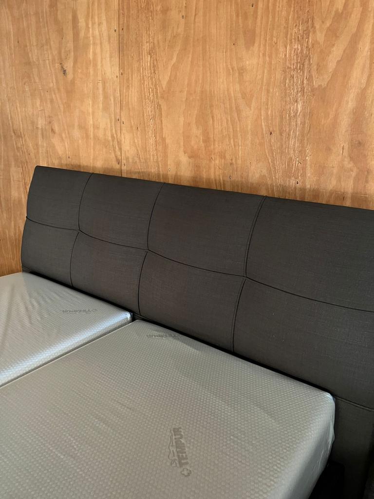 Showroom model tempur bed met tempur matrassen en bodems, Ophalen, Tweepersoons, Zo goed als nieuw, 180 cm