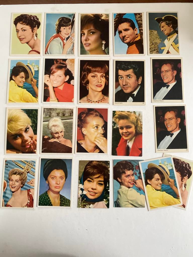 Vintage Caterina Valente en Claudia Cardinale Kaarten, Ophalen of Verzenden, Gebruikt, Foto of Kaart