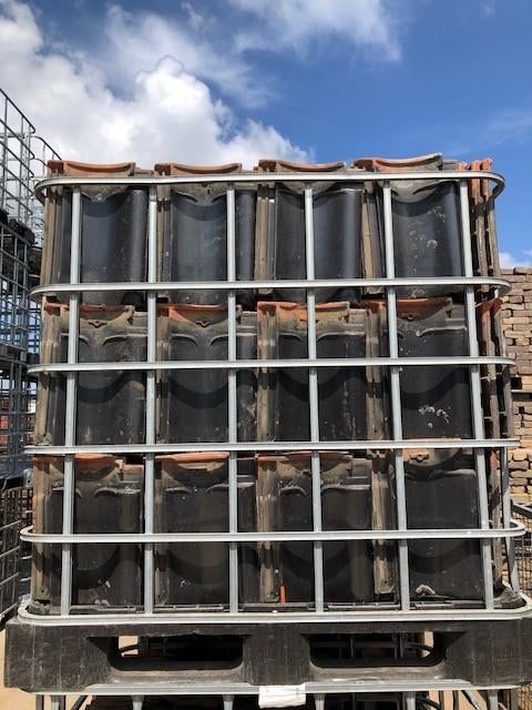 1350 stuks Jos Kurstjens vh dakpannen zwart glazuur 36x26cm., Overige materialen, Kurstjens, Gebruikt, Tegelen