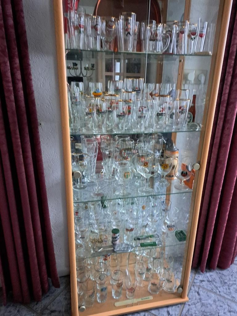 Bierglazen verzameling eventueel met vitrinekast, Ophalen, Zo goed als nieuw, Bierglas