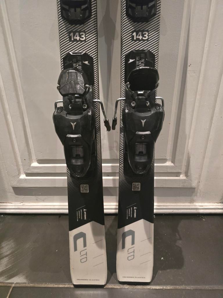 143cm ATOMIC CLOUD CLTD DAMES LIGHT CARVE SKIS, 160 tot 180 cm, Ophalen of Verzenden, Zo goed als nieuw, Carve