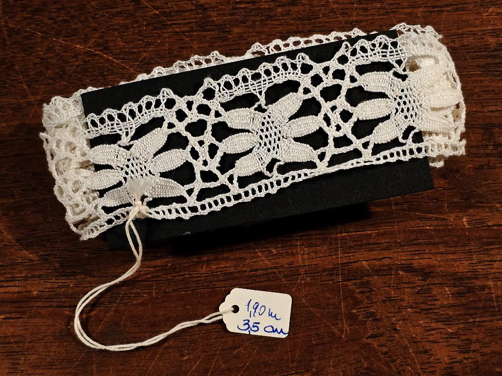 Oud geklost KANT: 1,90 meter lang, 3,5 cm breed / nr.79, Ophalen of Verzenden, Nieuw, Kant