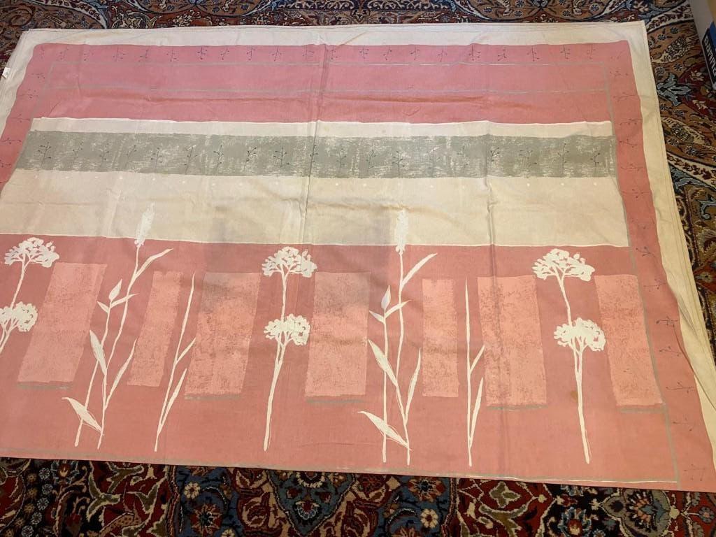 Mooi tafelkleed met bloemen, Huis en Inrichting, Tafelkleden, Ophalen of Verzenden, Gebruikt, Rechthoek, Binnen