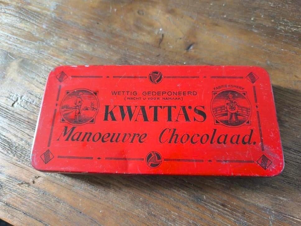 Vintage Kwatta Manoeuvre Chocolade Blik - Rood, Verzamelen, Blikken, Ophalen of Verzenden, Gebruikt, Overige, Overige merken