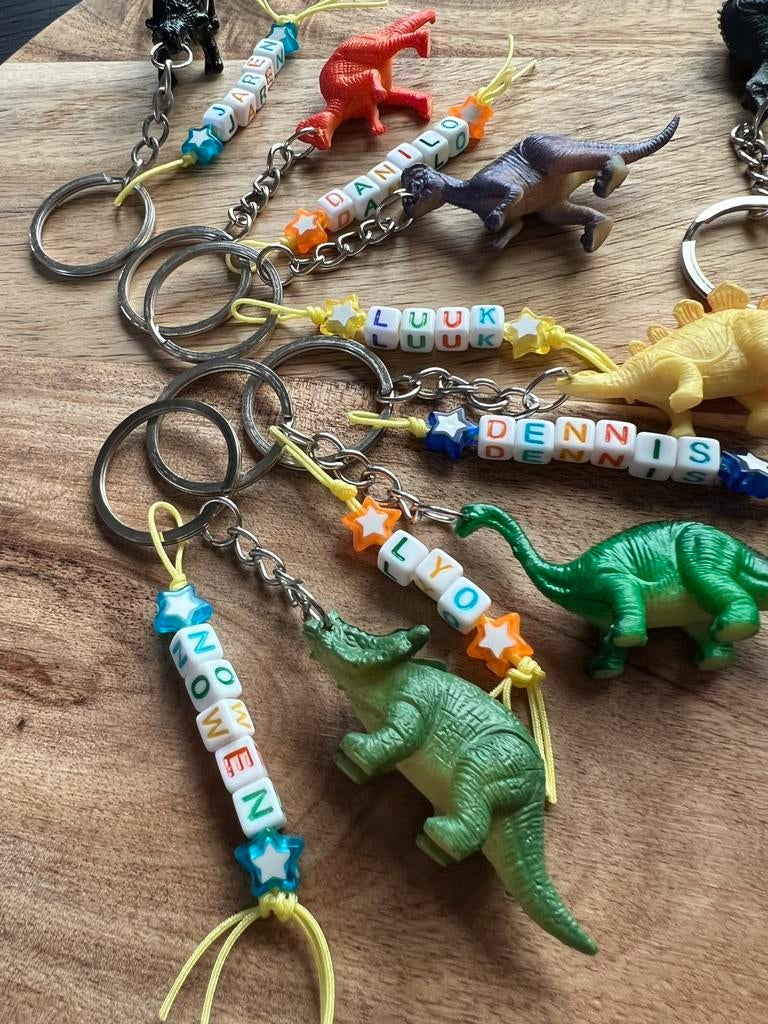 Heel veel uitdeelkadootjes traktaties -naam sleutelhangers-, Ophalen of Verzenden, Nieuw