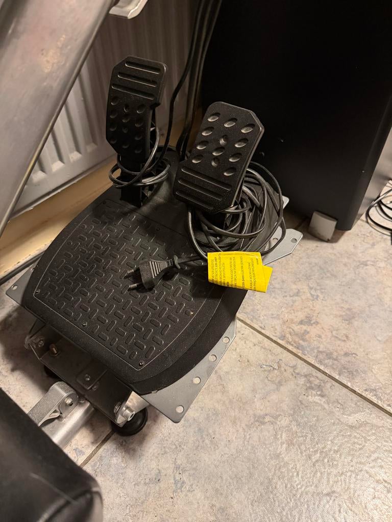 PlayStation Playseat met Thrustmaster T150 stuur en pedalen, Spelcomputers en Games, Spelcomputers | Sony PlayStation Consoles | Accessoires