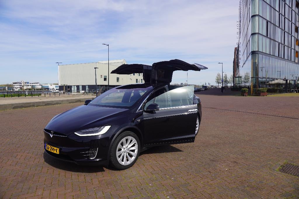 Tesla Model X 2018 Zwart, Automaat, Model X, 2433 kg, 137 €/maand