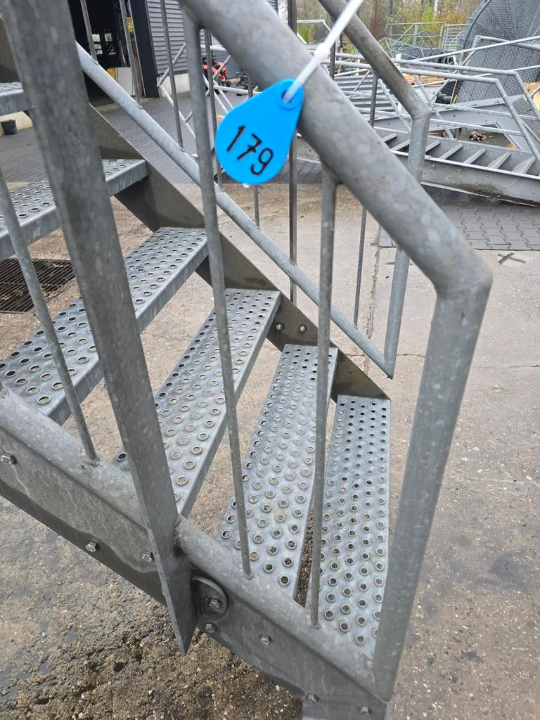 Stalen trap gegalv hoog 2.8mtr nob179, Doe-het-zelf en Verbouw, Ladders en Trappen, Ophalen, 2 tot 4 meter