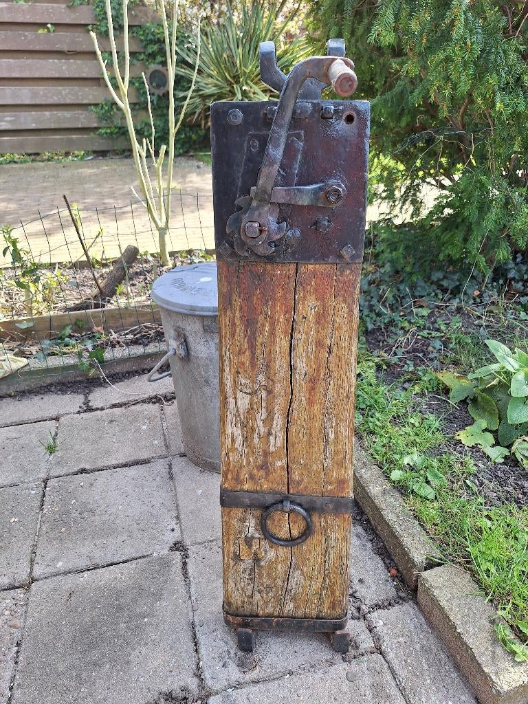 Dommekracht, Ophalen