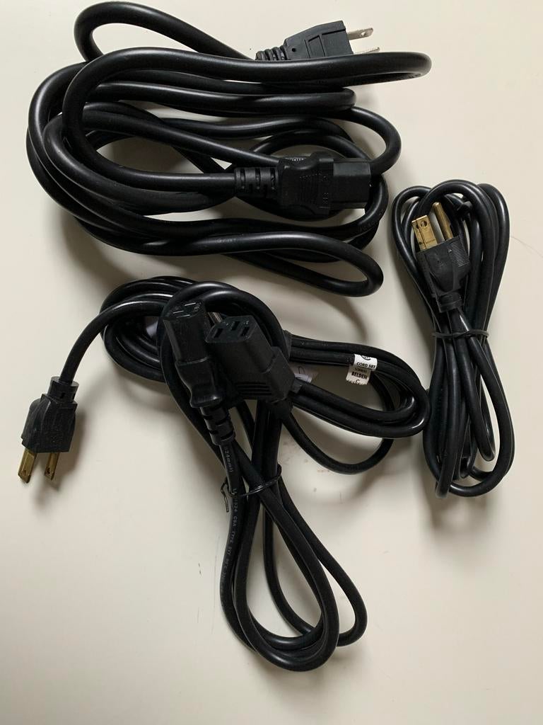 Voedingskabels type B, C13 uitgang, geaard (nieuw), Computers en Software, Pc- en Netwerkkabels, Nieuw, Ophalen of Verzenden