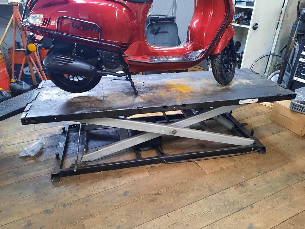 Schaarhefbrug voor Scooters en Motoren 230v, Fietsen en Brommers, Ophalen