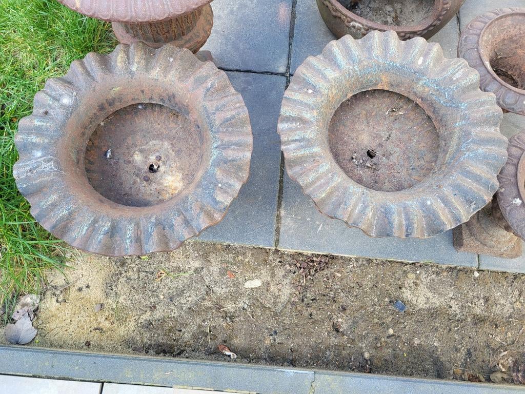 2 gietijzeren tuinvazen, Tuin en Terras, Ophalen