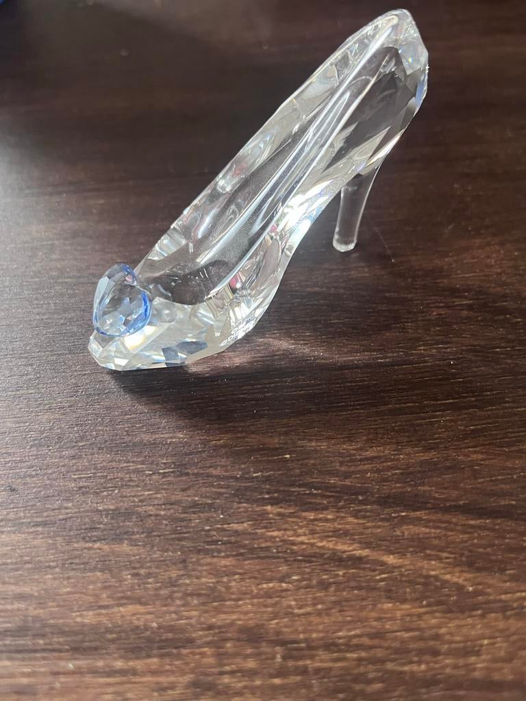 Disney Assepoester Kristallen Schoen met Blauw Hart 5035515, Ophalen of Verzenden, Assepoester of Belle, Zo goed als nieuw, Beeldje of Figuurtje