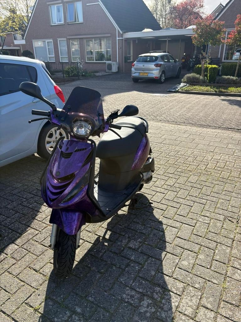 Piaggio Zip 2017 met unieke paarse special paint, Ophalen