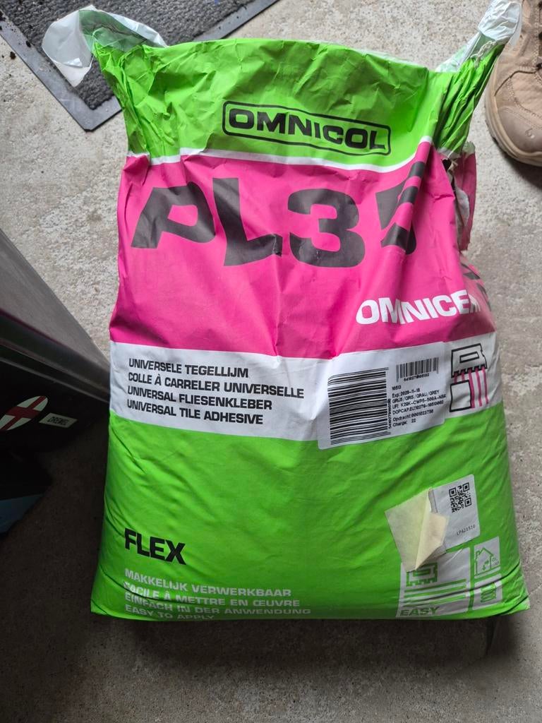 Nieuwe zak universele tegellijm OmnicolPL31 Flex, Ophalen of Verzenden