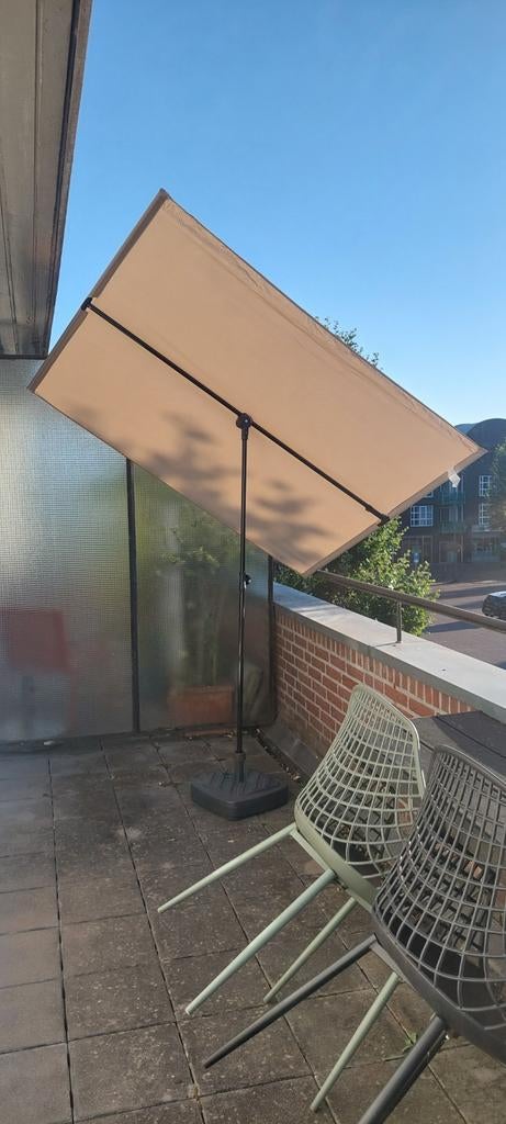 Balkonparasol HEJLPPLET Jysk 130x181x210cm z.g.a.n., Ophalen, Verstelbaar, Zo goed als nieuw, 1 tot 2 meter