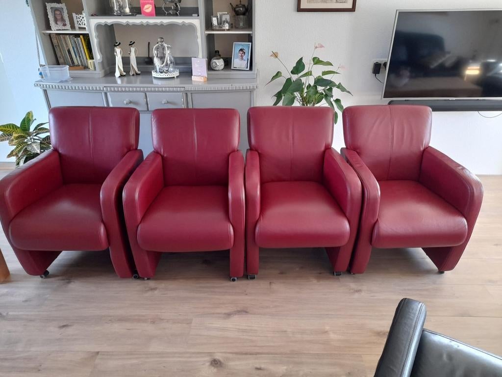 4 rode eetkamerstoelen op wieltjes, Huis en Inrichting, Stoelen, Ophalen, Gebruikt, Rood, Vier