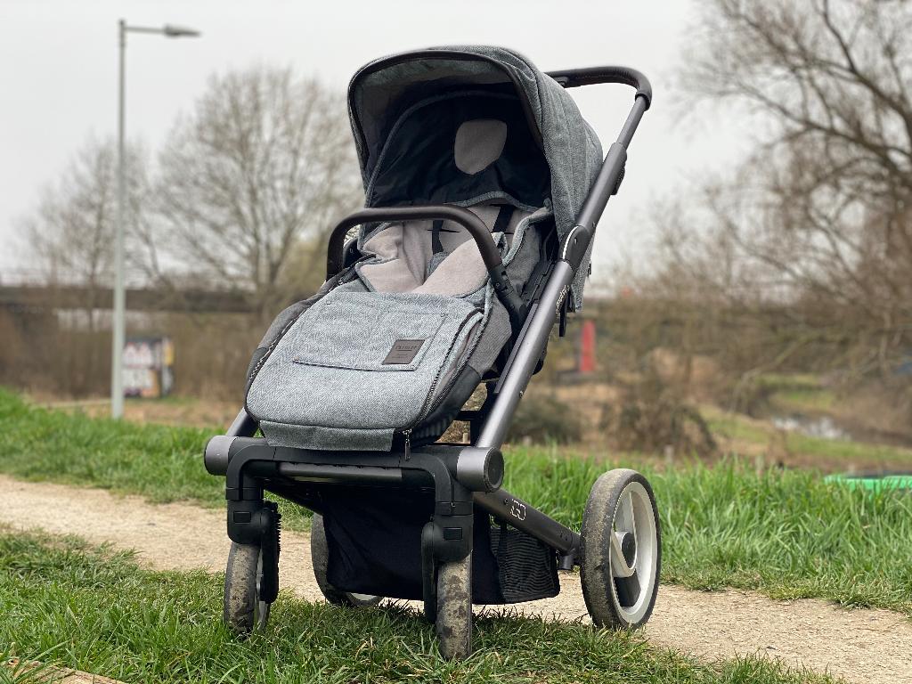 Kinderwagen Mutsy iGO (reiswieg in nieuwstaat), Kinderen en Baby's, Kinderwagens en Combinaties, Gebruikt, Combiwagen, Mutsy, Met reiswieg