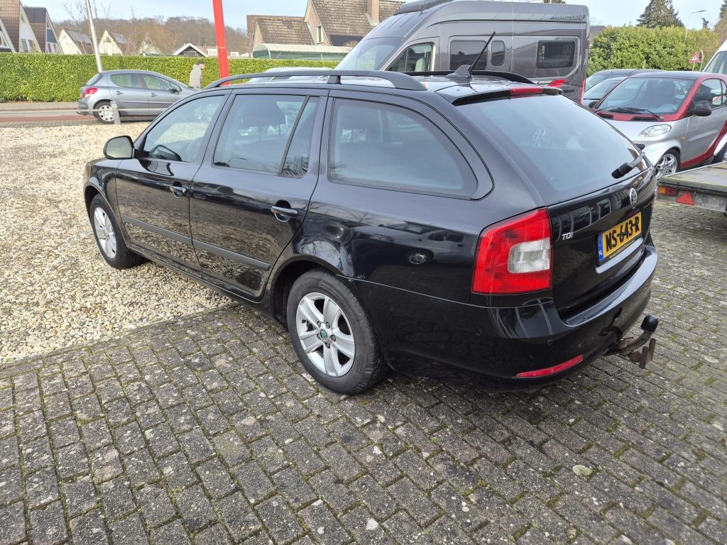 Skoda Octavia Combi, trekhaak 1.6 TDI Greent.Eleg., Euro 5, Gebruikt, 4 cilinders, Zwart