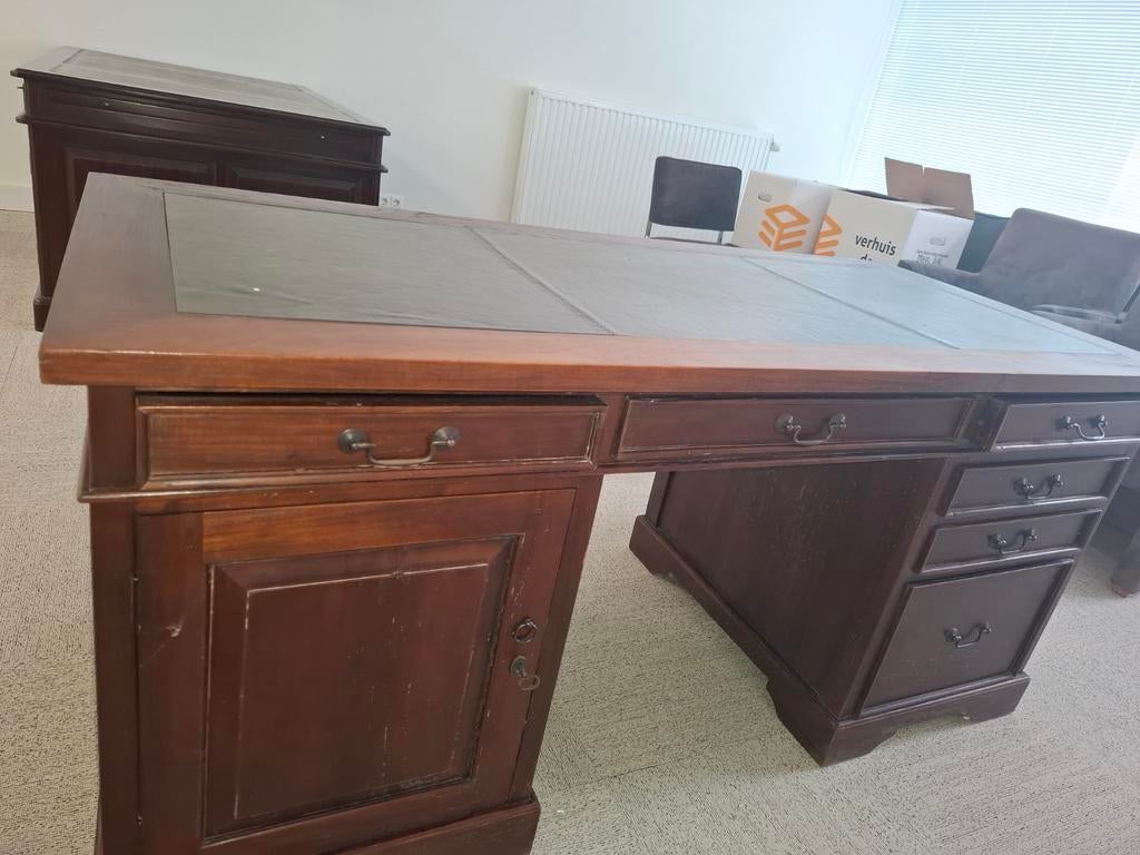 Klassiek houten bureau met leren blad, Huis en Inrichting, Bureaus, Ophalen, Gebruikt