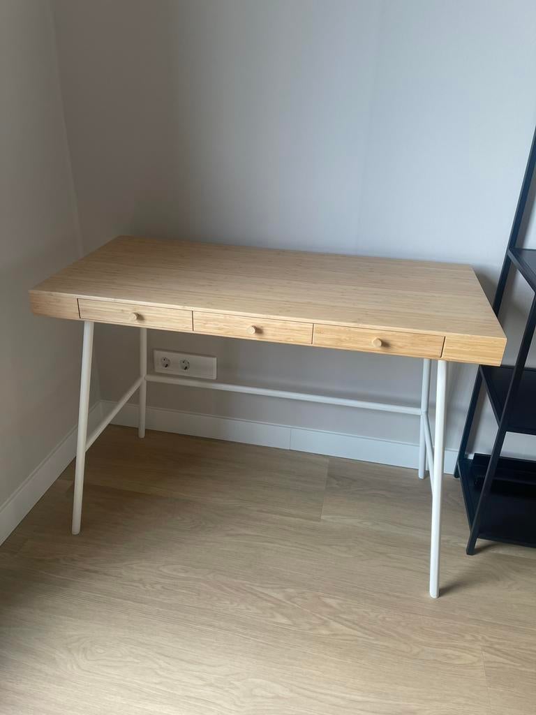 Lillasen IKEA bureau / make up tafel - bamboe, Huis en Inrichting, Ophalen, Zo goed als nieuw