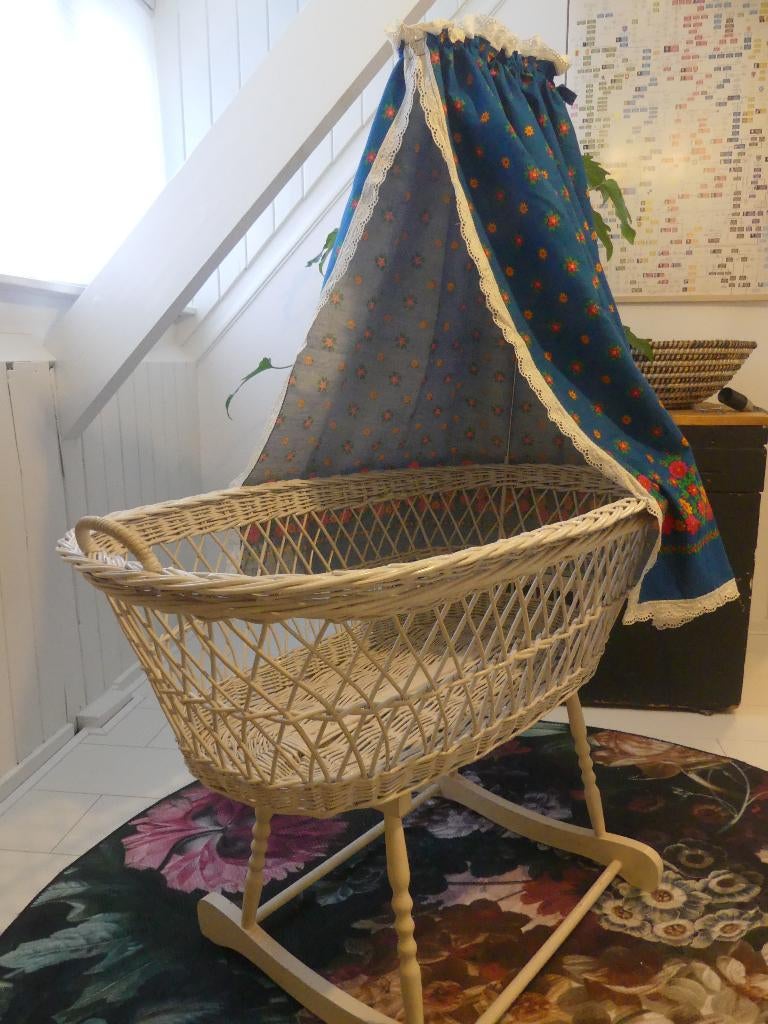 Rieten baby wieg jaren 70, Ophalen, Gebruikt, Wieg