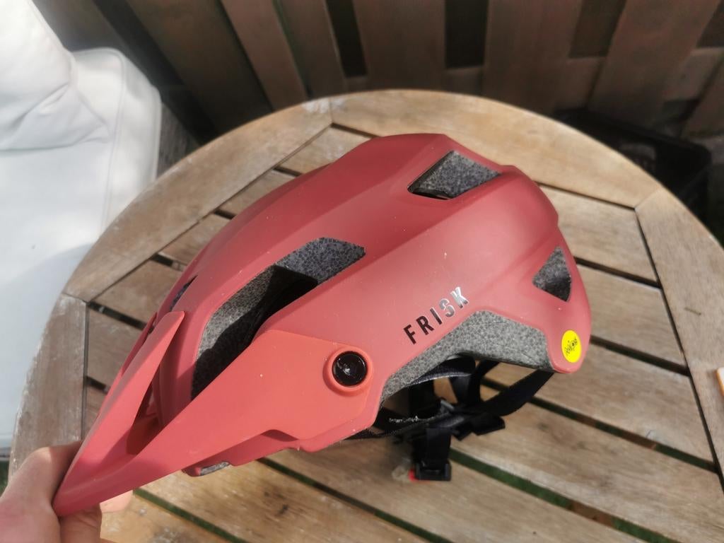 Nieuwe Cube Frisk MTB helm MIPS, maat M, rood, Fietsen en Brommers, Fietsaccessoires | Fietshelmen, Ophalen of Verzenden