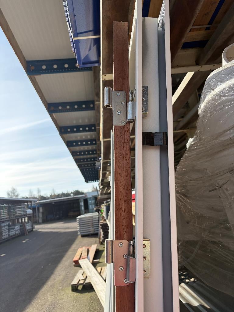 Meterkast, dubbel uitslaande deur, kunststof kozijn ( 541 ), Doe-het-zelf en Verbouw, Kunststof, Gebruikt, Raamkozijn, Nb