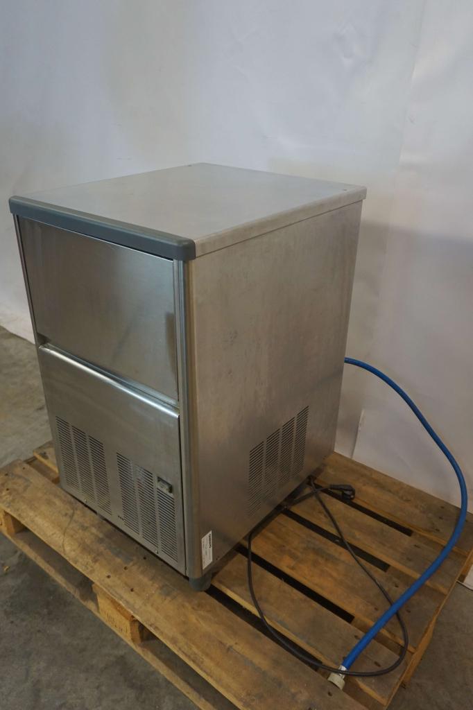 Angelo Po ijsblokjesmachine bullet ijsmachine, Gebruikt, Niet ingevuld, Koelen en Vriezen, Niet ingevuld