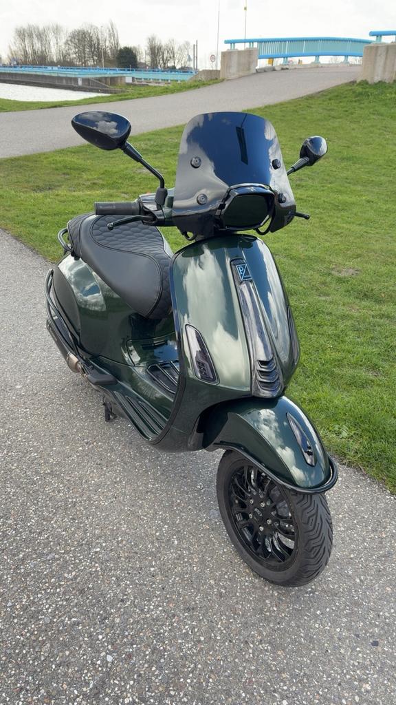 🔥 Unieke Vespa Sprint 125 Custom | BMW X4 Green |, Fietsen en Brommers, Scooters | Vespa, Overige modellen, Maximaal 45 km/u