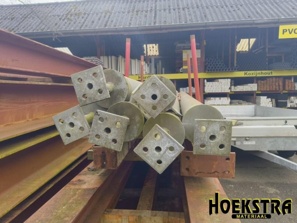 Gegalvaniseerde stalen staanders met voetplaat | €75 p/st, Ophalen, Gebruikt, IJzer