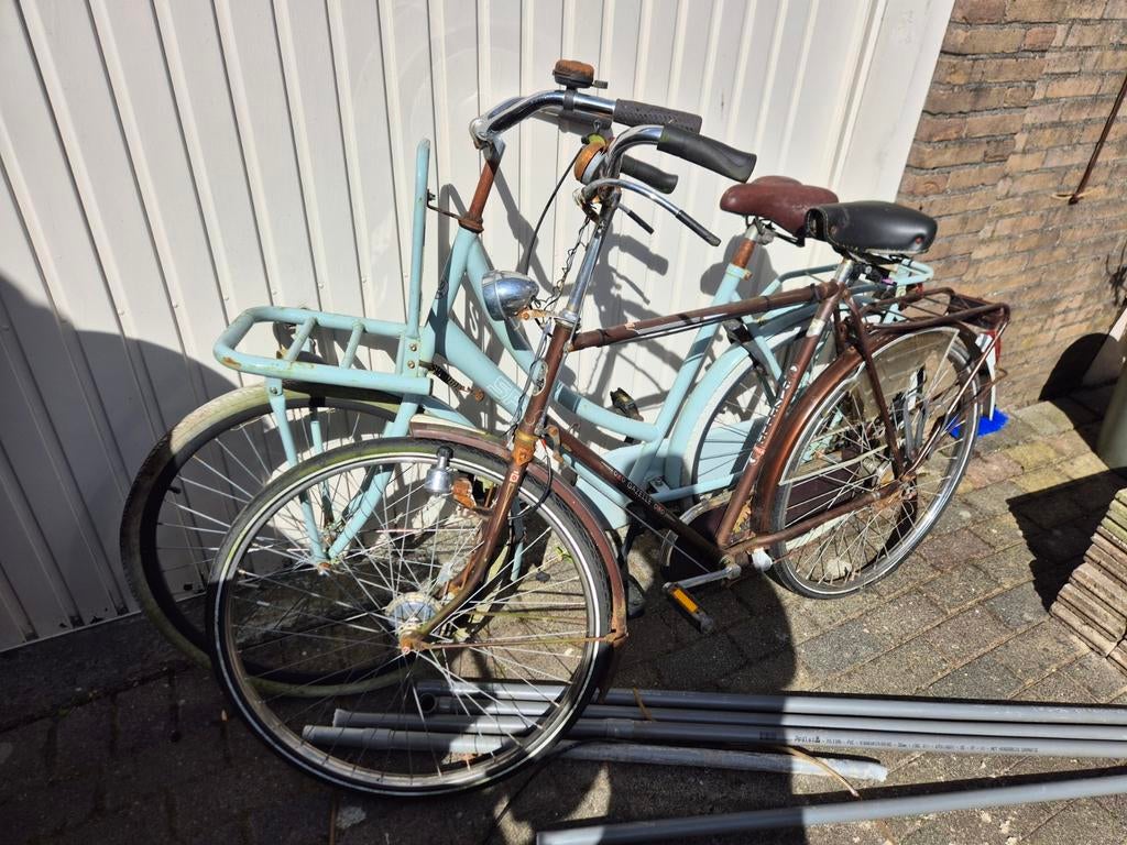 Twee damesfietsen: groen en bruin, Fietsen en Brommers, Fietsen | Dames | Damesfietsen, Ophalen