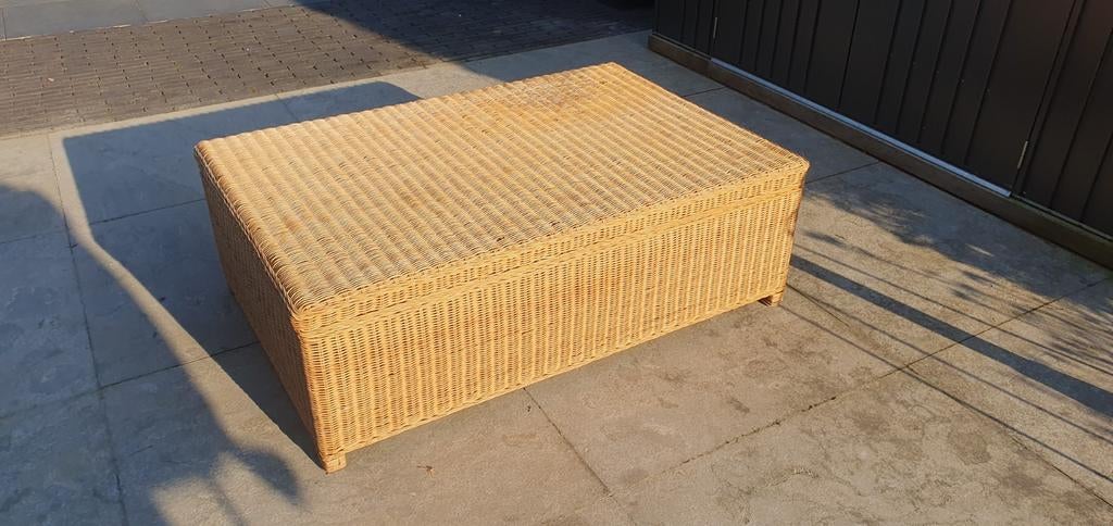 Rotan kist salontafel - massief houten frame en opbergruimte, Huis en Inrichting, Tafels | Salontafels, Ophalen, Gebruikt, Overige materialen