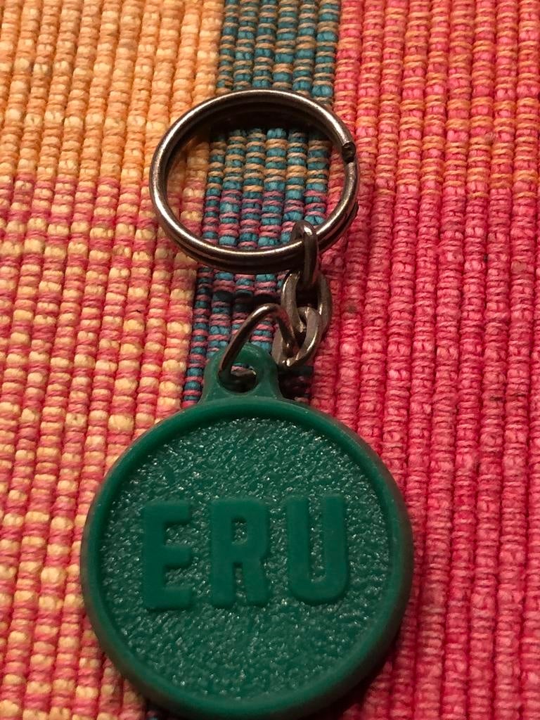 Vintage ERU Kids Sleutelhanger - Groen/Rood, Verzamelen, Sleutelhangers, Gebruikt, Merk, Ophalen of Verzenden