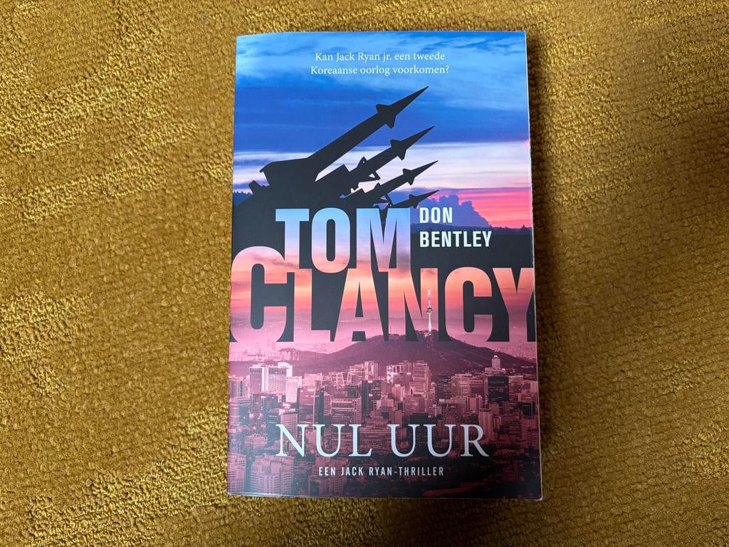 Tom Clancy - Nul Uur, Boeken, Ophalen of Verzenden, Gelezen, Nederland