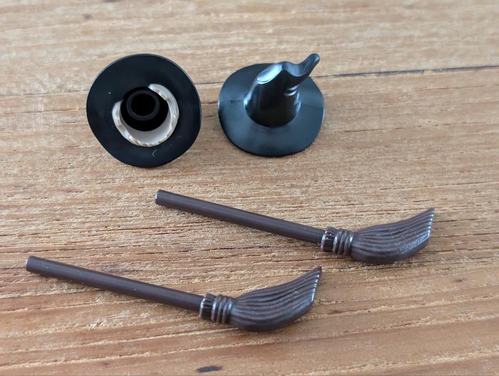 Lego Minifigures heksen hoeden en bezemsteel, Ophalen of Verzenden, Zo goed als nieuw, Lego