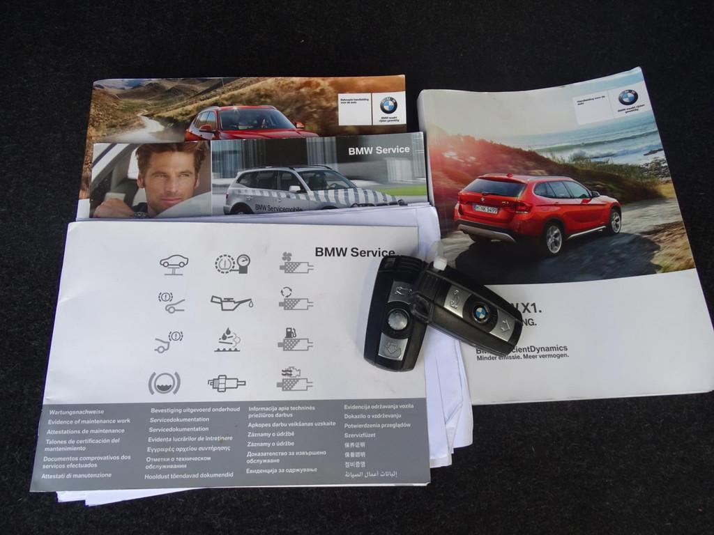 BMW X1 SDrive18i - AUTOMAAT - NAVIGATIE - TREKHAAK - LEDER -, Auto's, Leder, Bedrijf, 93 €/maand, 1430 kg