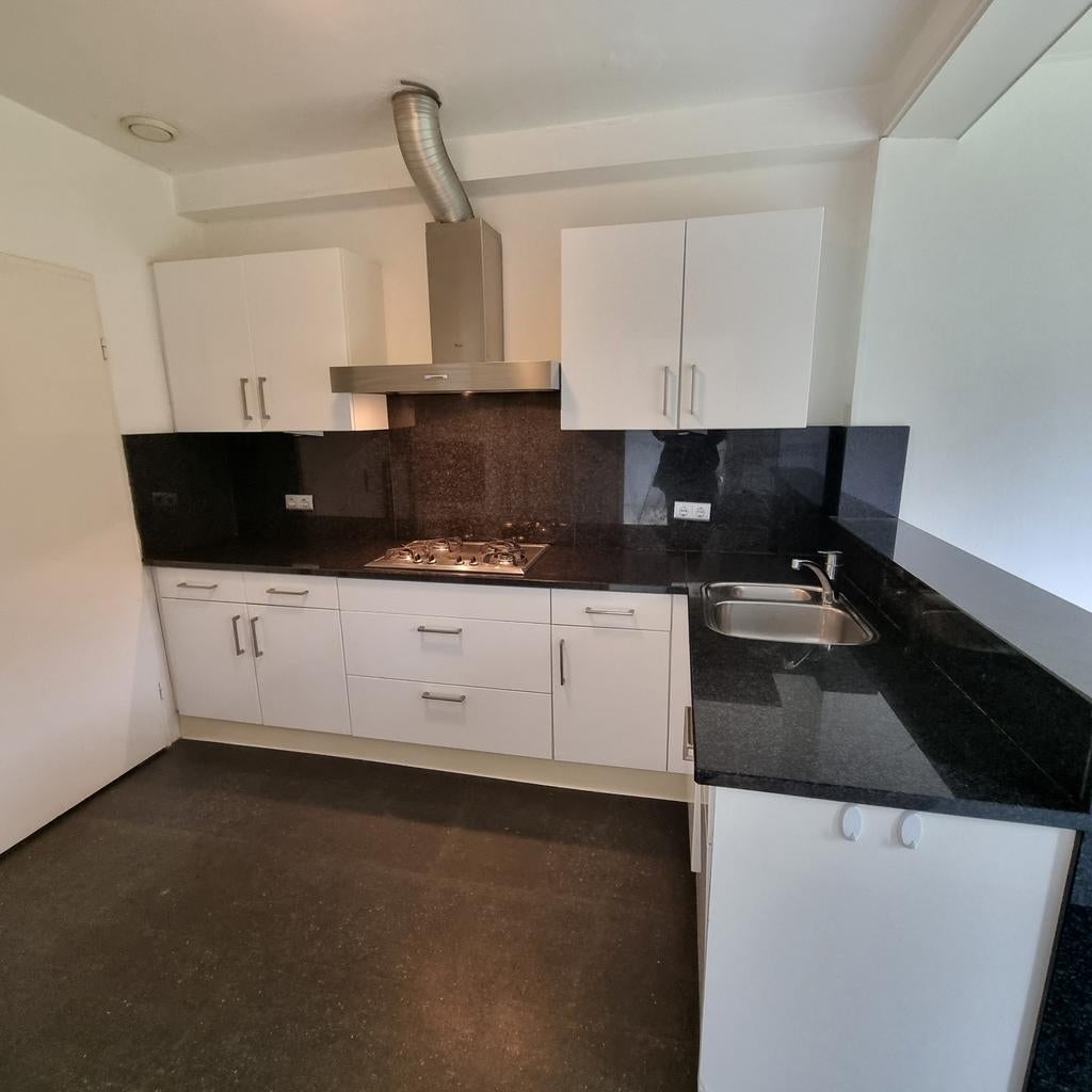 Complete keuken met hardsteen blad en apparatuur, Huis en Inrichting, Keuken | Complete keukens, Ophalen, Gebruikt, Wit, Hoekkeuken