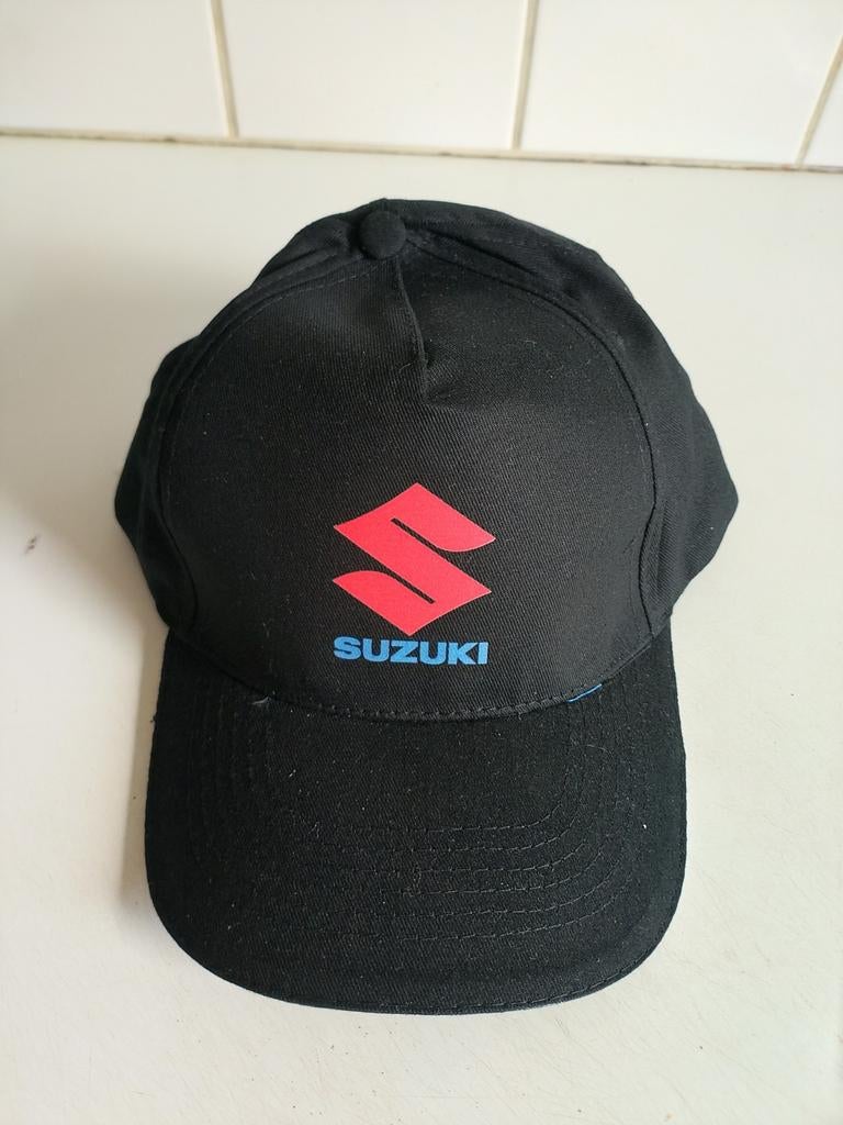 Zwarte Suzuki pet, Ophalen